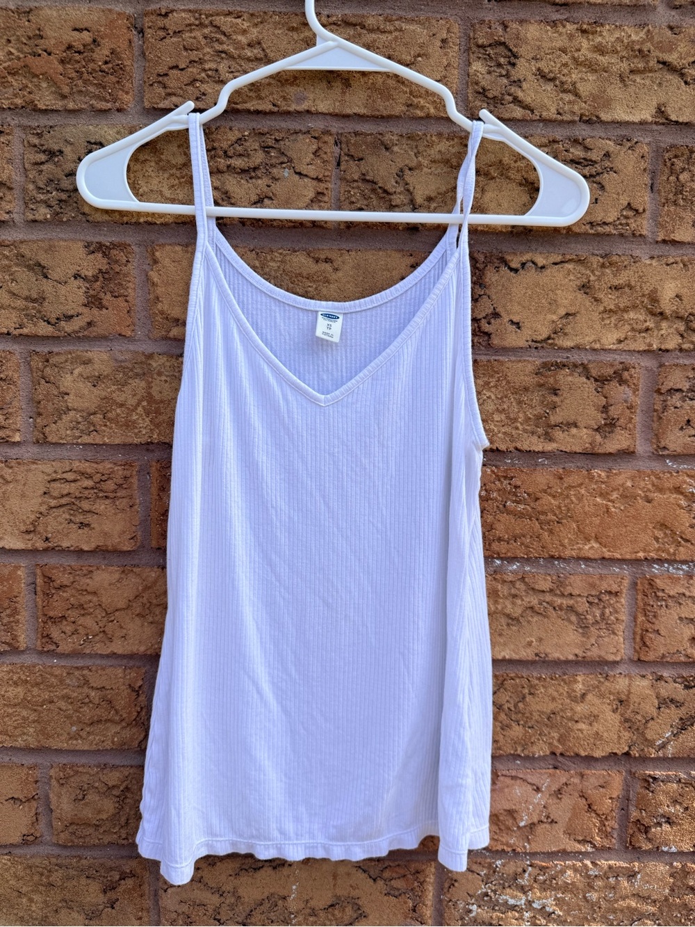 💫10/$25 • Old Navy Ribbed V-Neck Spaghetti Tank Top
